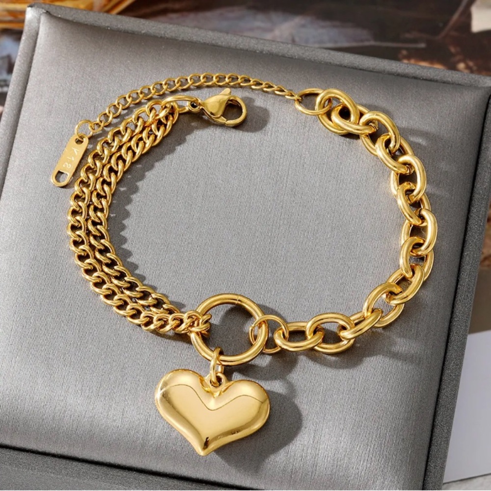 18k gold heart bracelet with two different linked chains